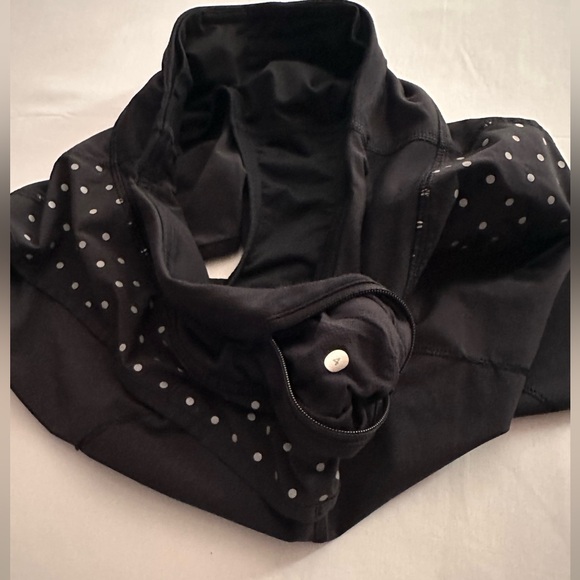 lululemon Speed Short Black (Reflective Dots)Size 4 - Picture 9 of 10